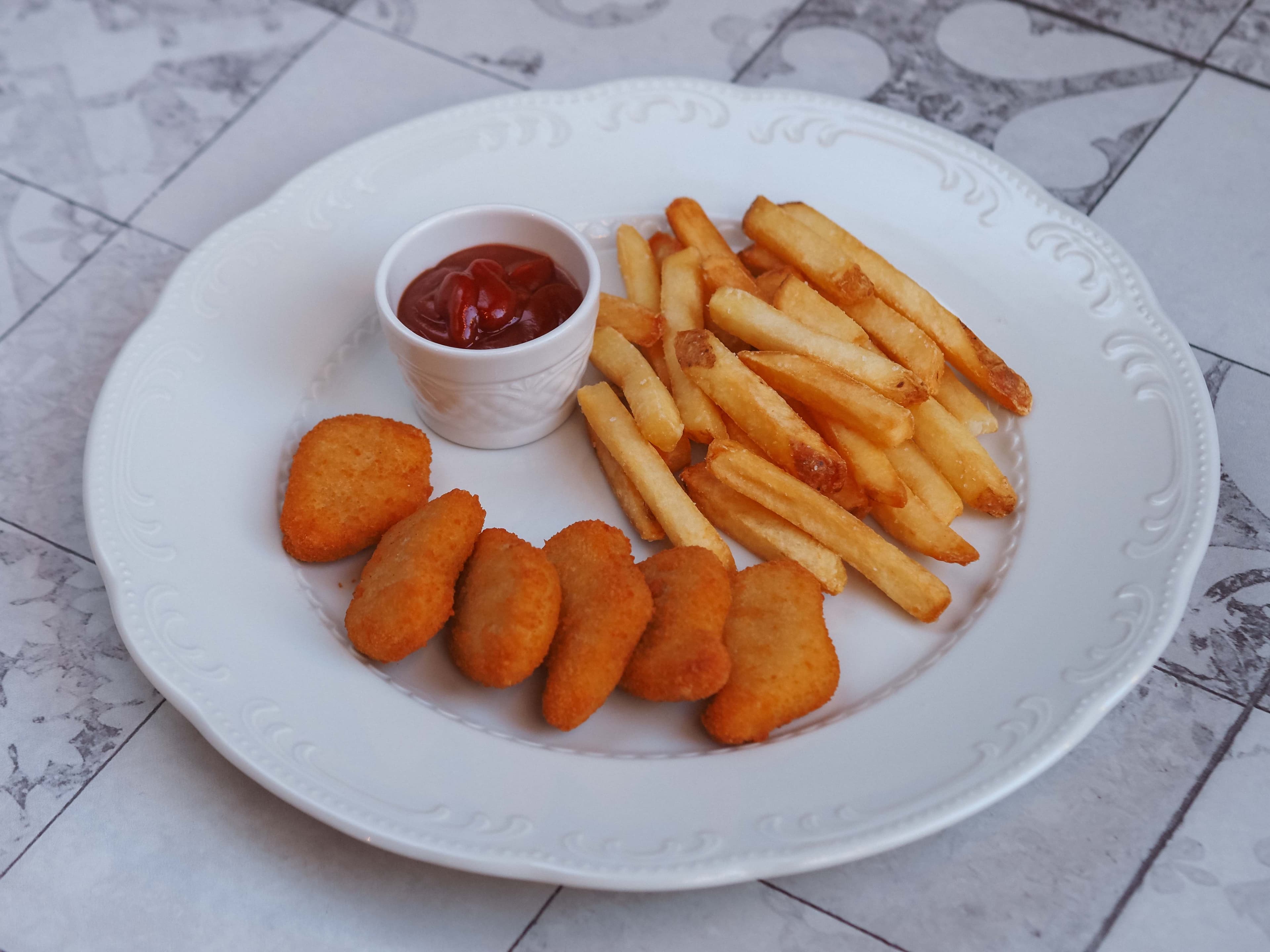 Chicken Nuggets, Chips and Drink